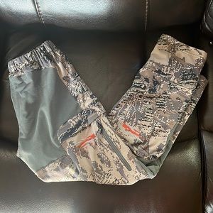 Sitka youth medium camo pants